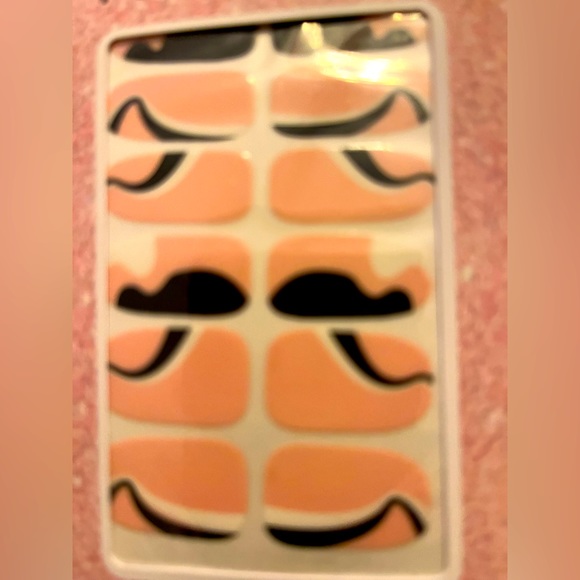 4 Sets of Trimmable to Customize Nail Decals, 4 Different Patterns - Picture 3 of 9